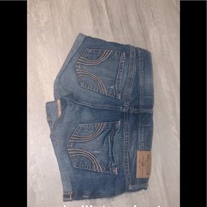Hollister size 3